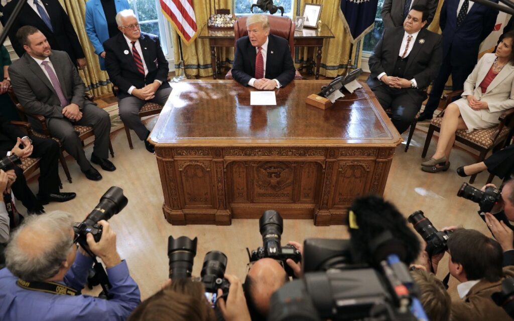 ABD Ekonomisinde Yeni Dönem: Başkan Trump Yönetiminin Politikaları ve Küresel Etkileri screenshot